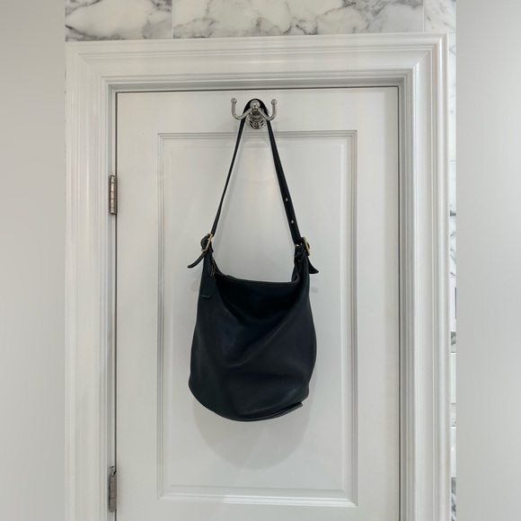 Coach Bucket Bag with leather Coach Tag , Great Condition ! - Picture 5 of 8